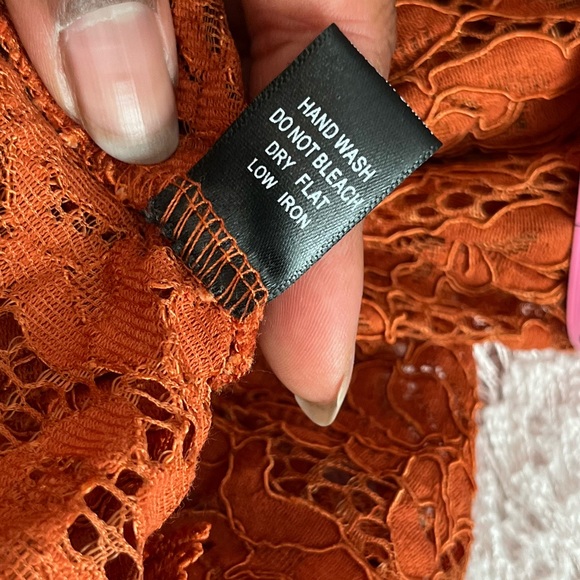 Haute Monde Butterfly Sleeve Lace Top - Picture 11 of 12